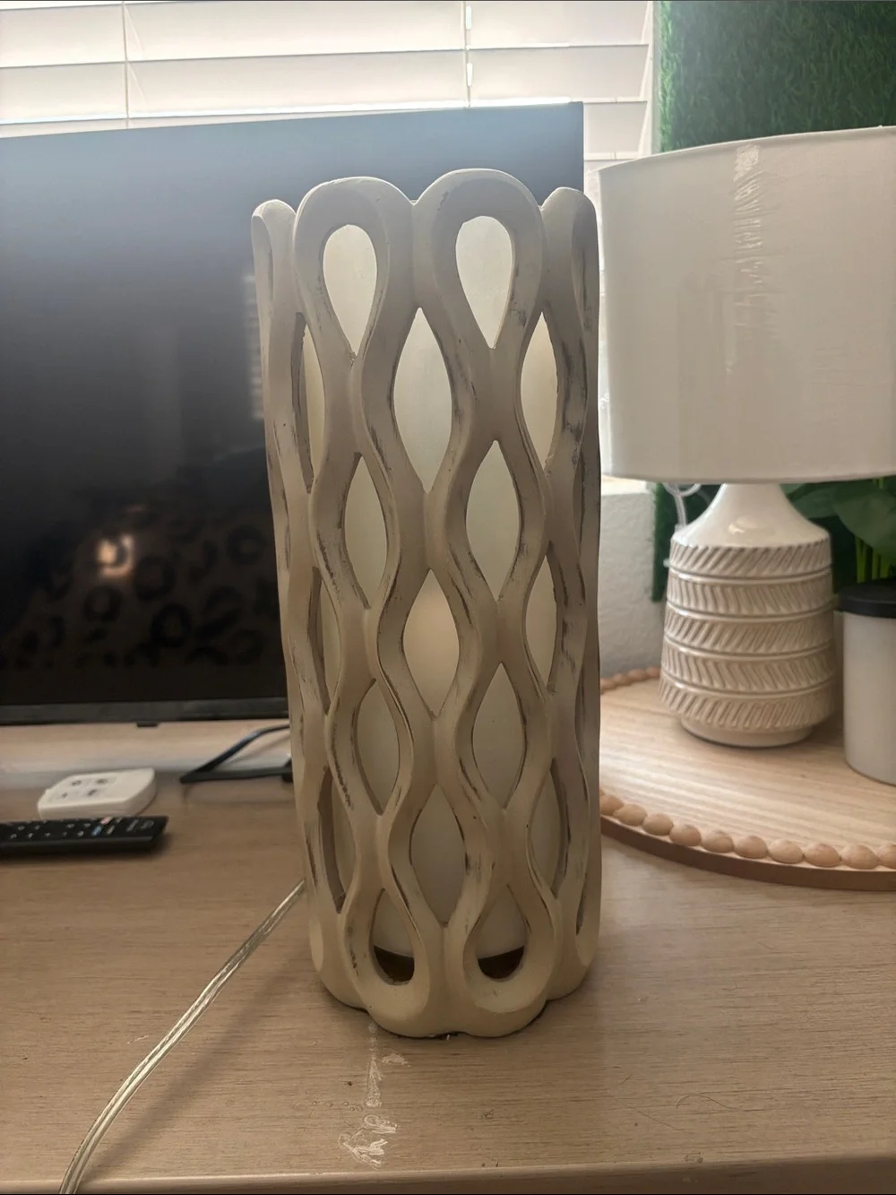 Neutral Beige Decorative Table Lamp with Lattice Ceramic Shade